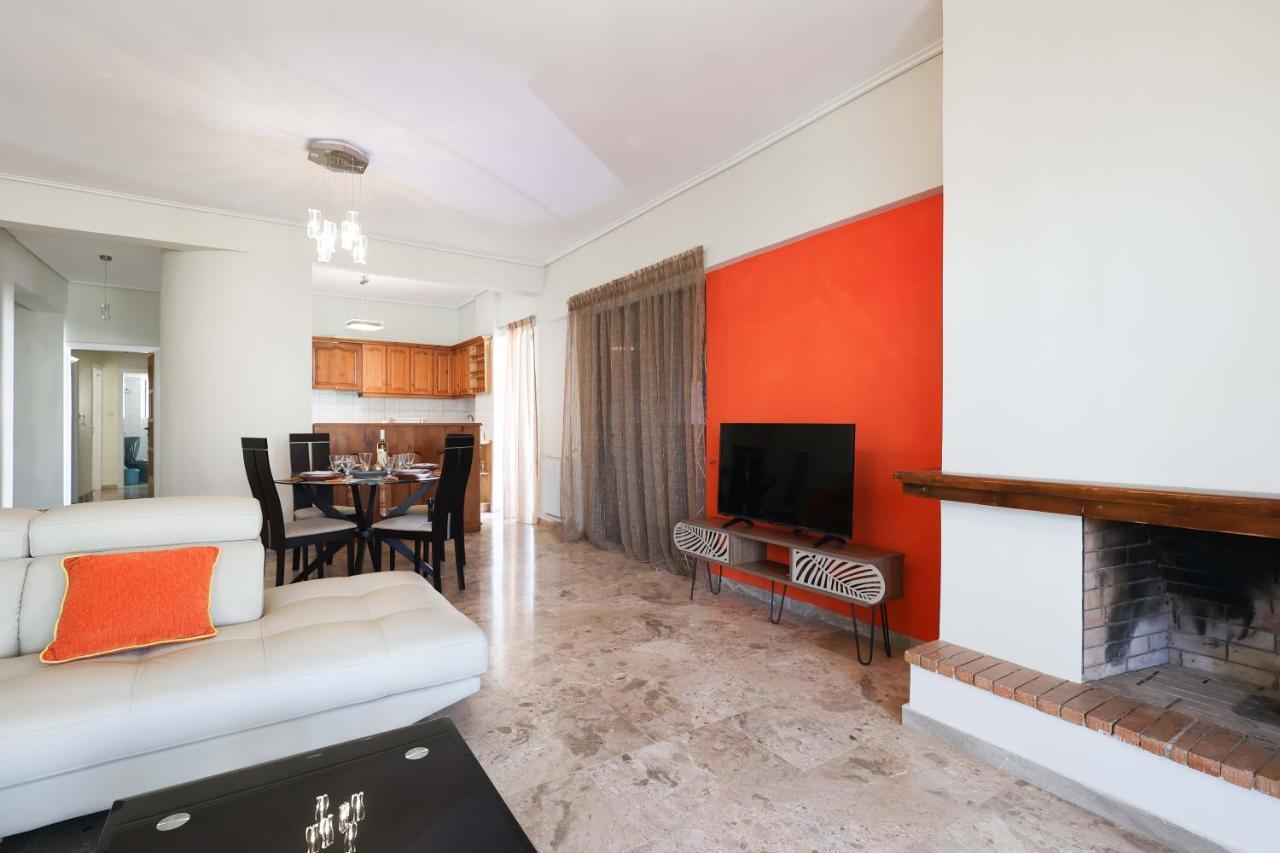 Apartment Spacious View Of Square *